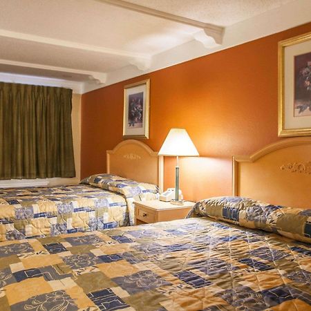 Relax Inn Saint Charles Buitenkant foto